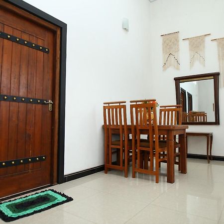 Sujee'S Guest House With Two Bed Rooms アヌラーダプラ エクステリア 写真