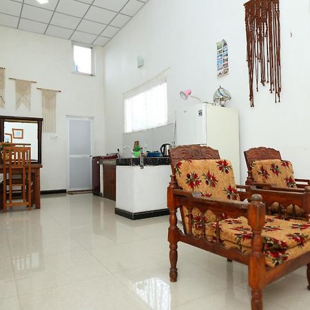 Sujee'S Guest House With Two Bed Rooms アヌラーダプラ エクステリア 写真