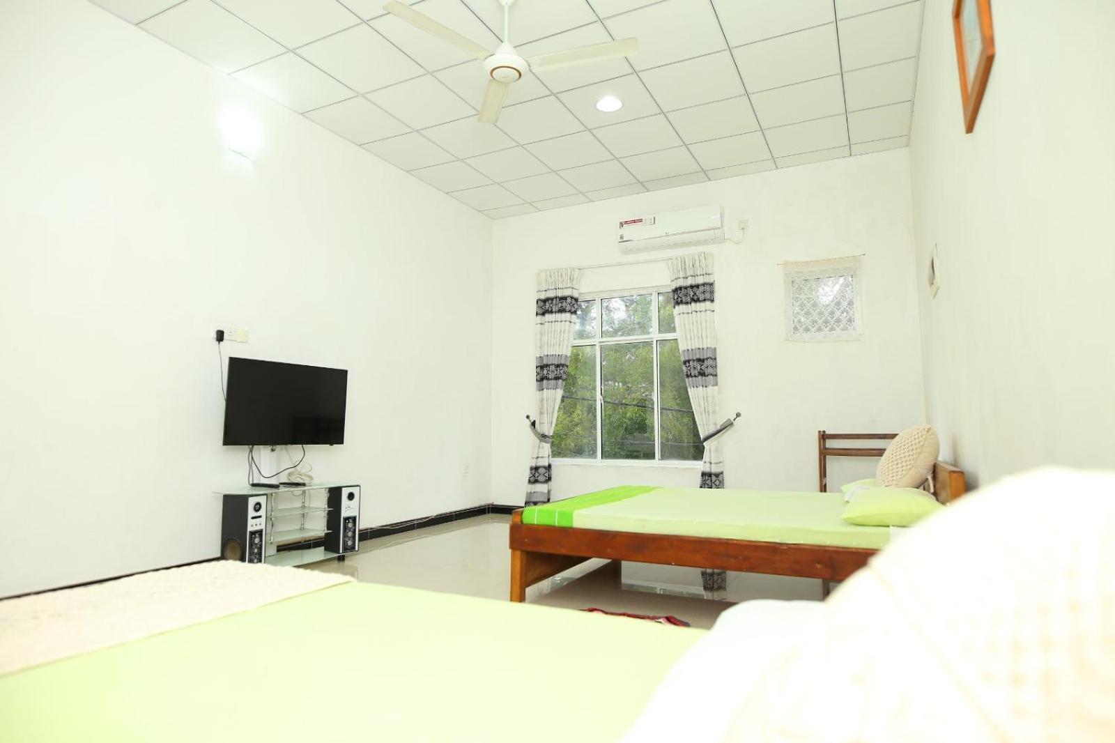 Sujee'S Guest House With Two Bed Rooms アヌラーダプラ エクステリア 写真